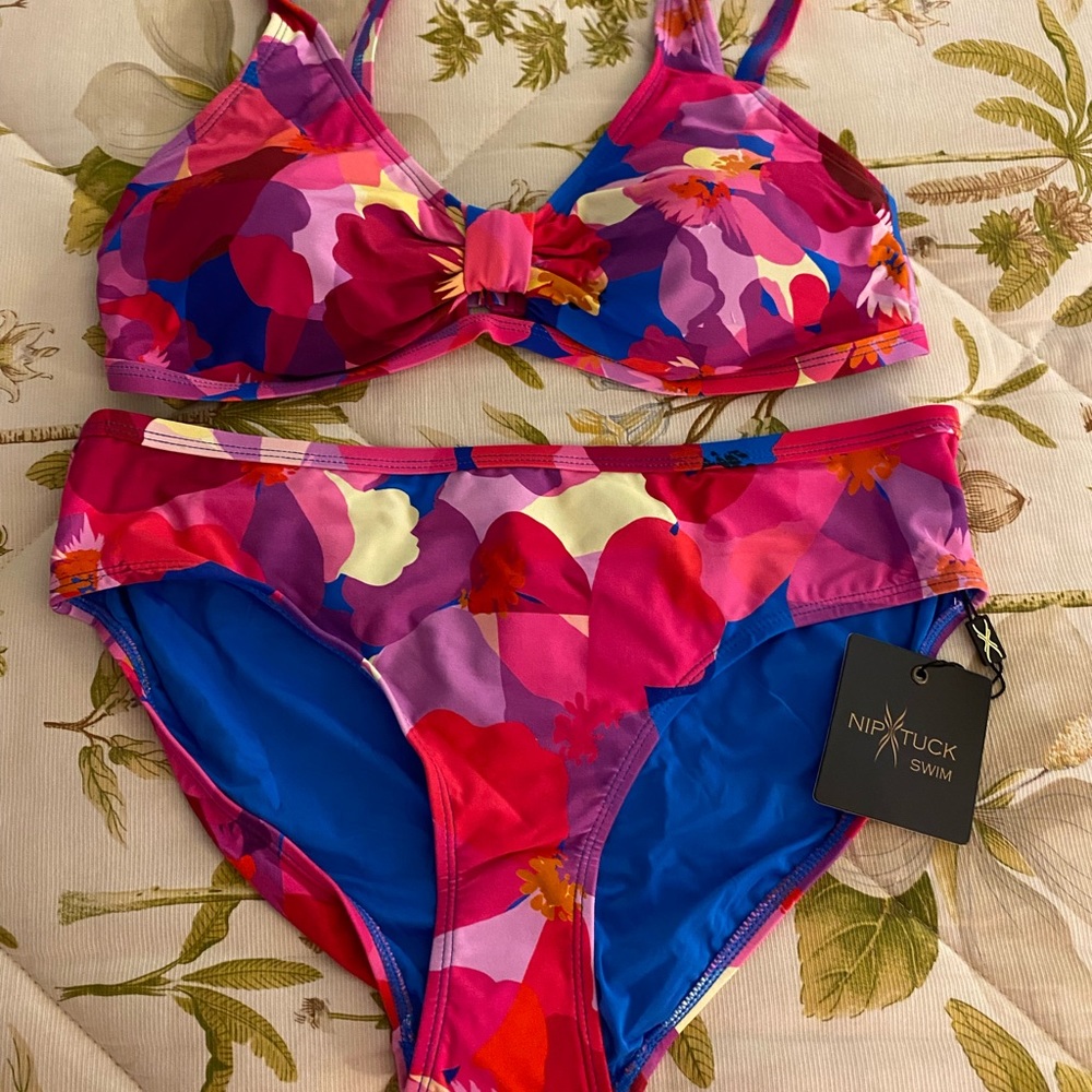 Nip Tuck Swimsuits size 10 tags ON